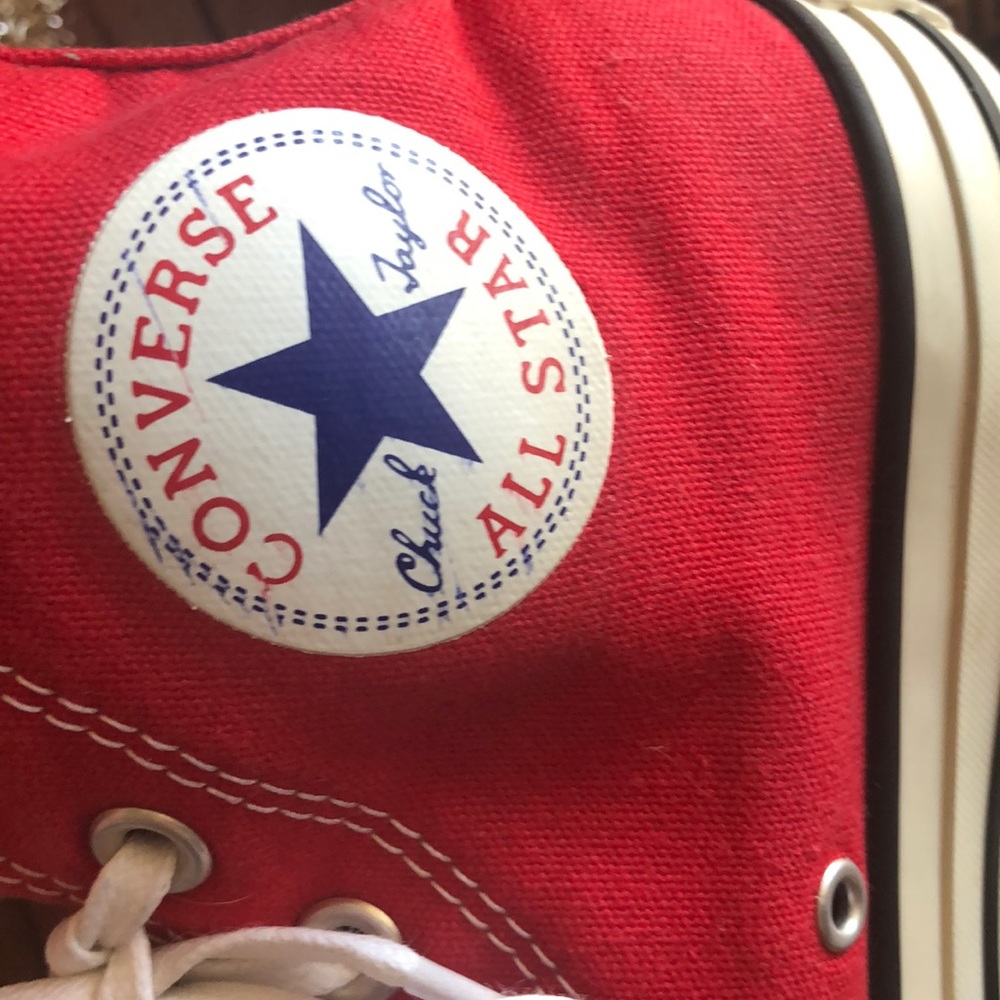 Unisex red high top red converse sneaks - Picture 3 of 6